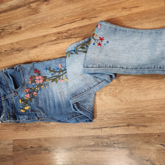 Embroidered Jean's - Picture 3 of 6